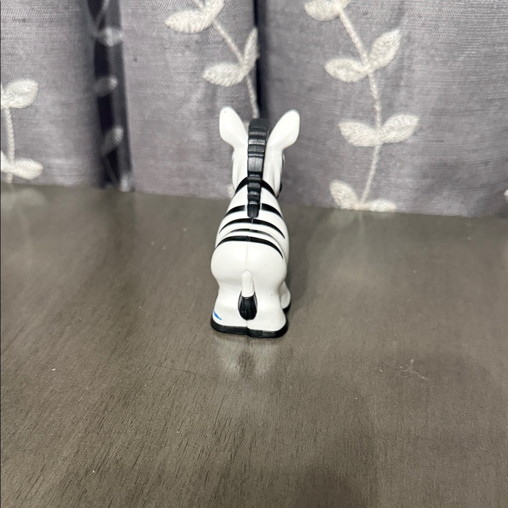 Little People Zebra - Picture 2 of 3